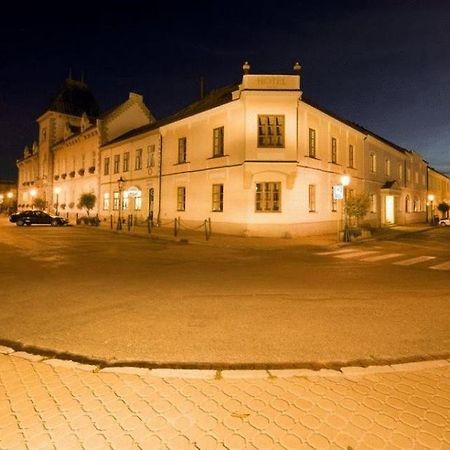 Hotel Mario Леднице Екстериор снимка