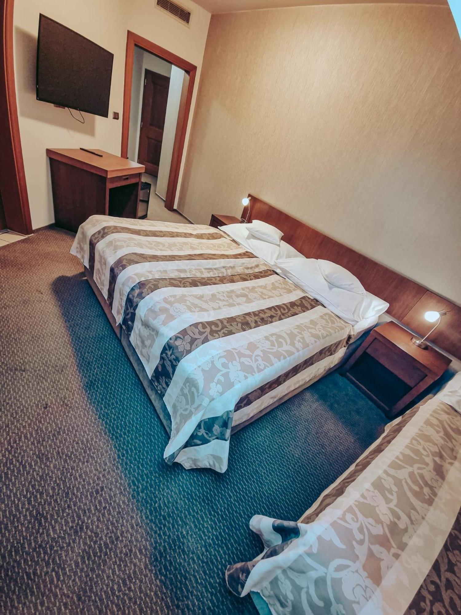 Hotel Mario Леднице Екстериор снимка
