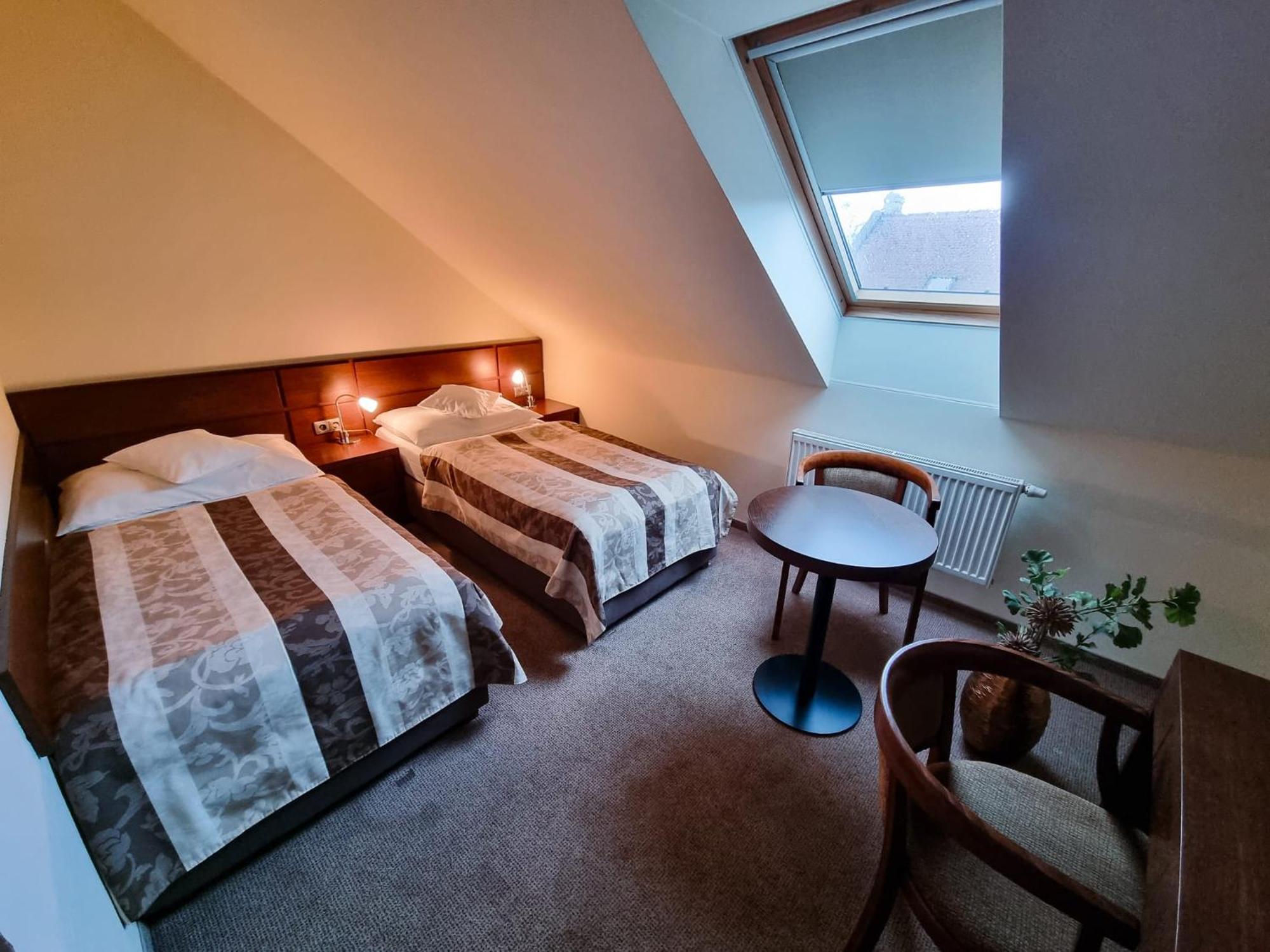 Hotel Mario Леднице Екстериор снимка