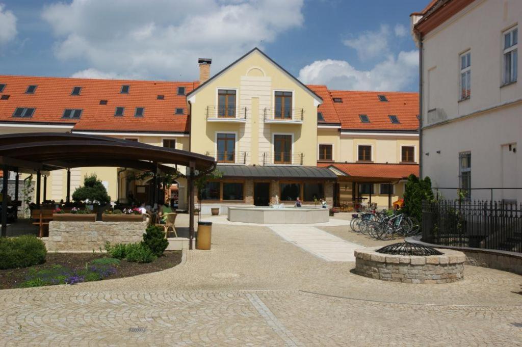 Hotel Mario Леднице Екстериор снимка