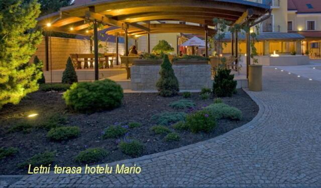 Hotel Mario Леднице Екстериор снимка