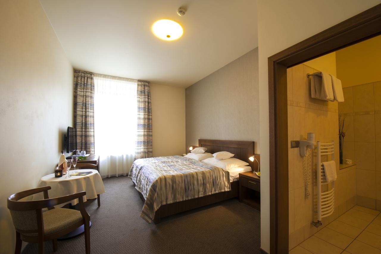 Hotel Mario Леднице Екстериор снимка