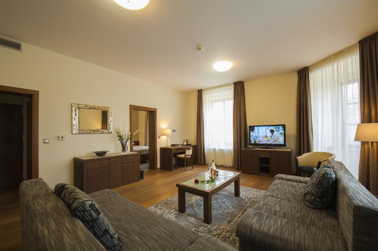 Hotel Mario Леднице Екстериор снимка