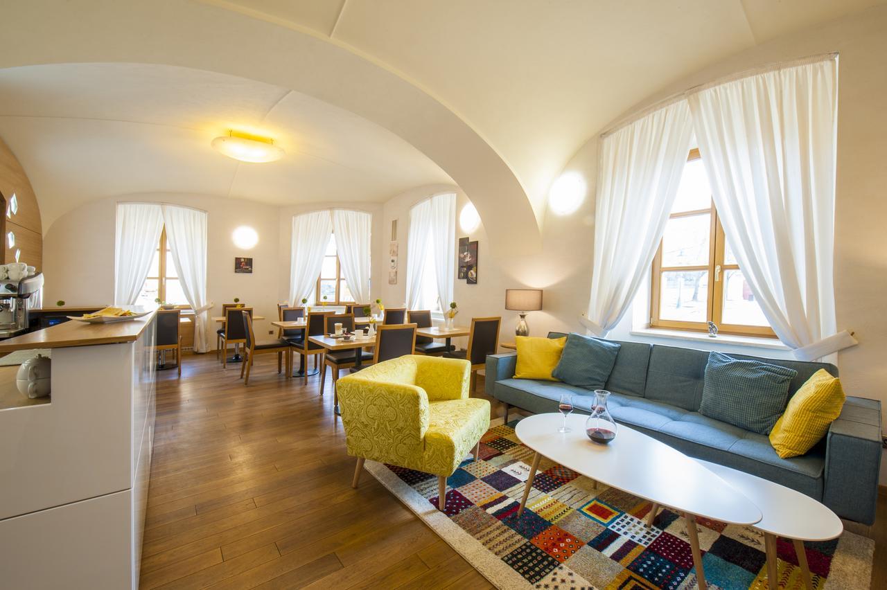 Hotel Mario Леднице Екстериор снимка