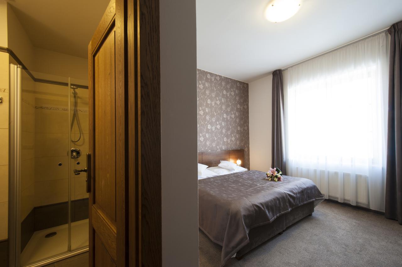 Hotel Mario Леднице Екстериор снимка