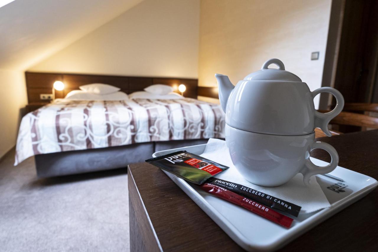 Hotel Mario Леднице Екстериор снимка