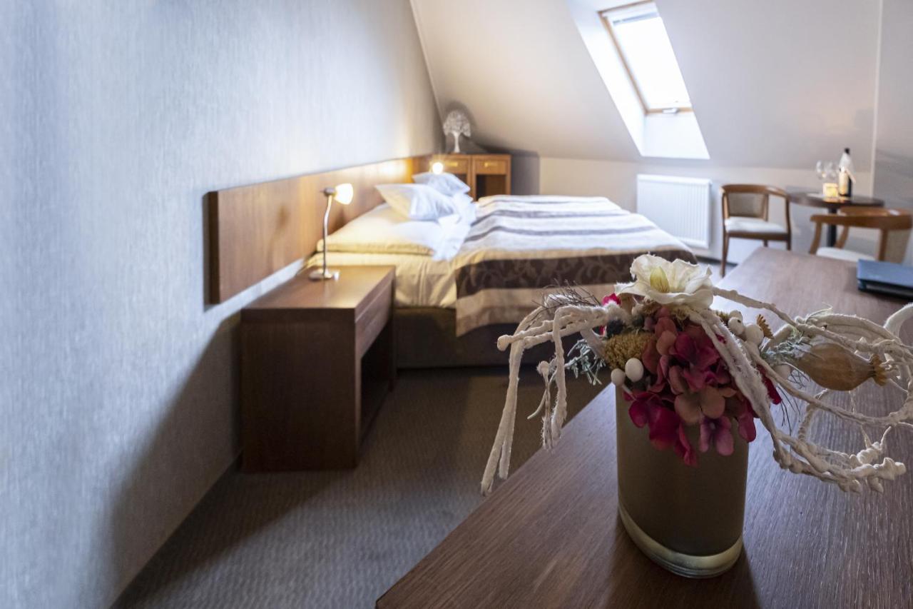Hotel Mario Леднице Екстериор снимка